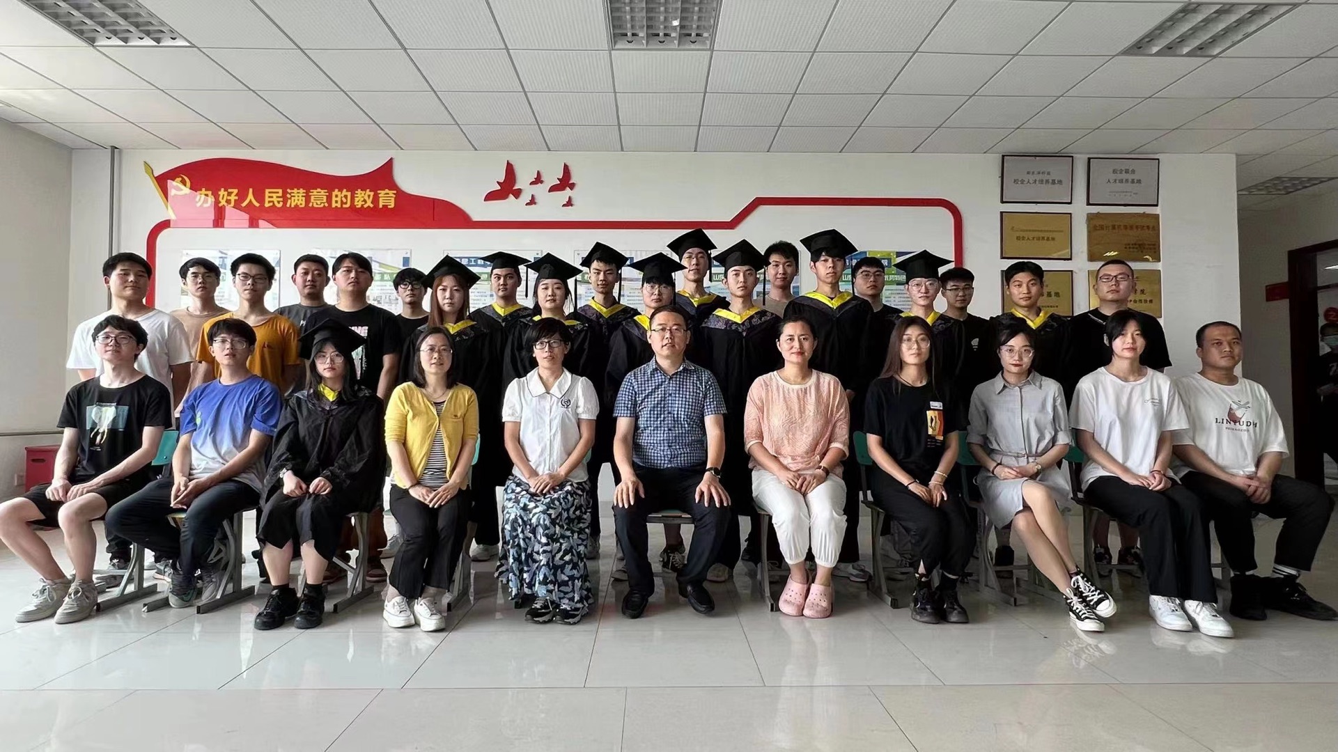 信息工程学院举行“青春不散场,扬帆再起航”2022年毕业生座谈会 信息工程学院举行“青春不散场,扬帆再起航”2022年毕业生座谈会