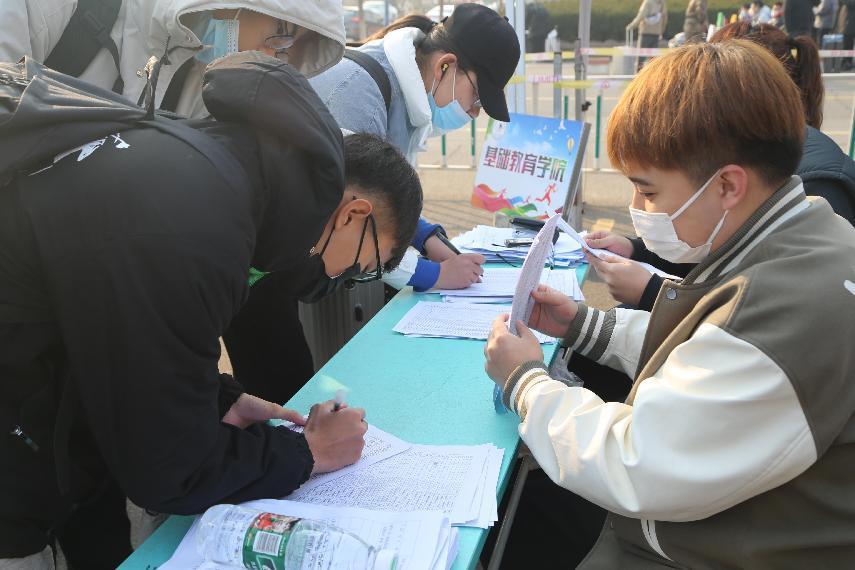 开云电竞网站迎来3361名省外学生返校 开云电竞网站迎来3361名省外学生返校