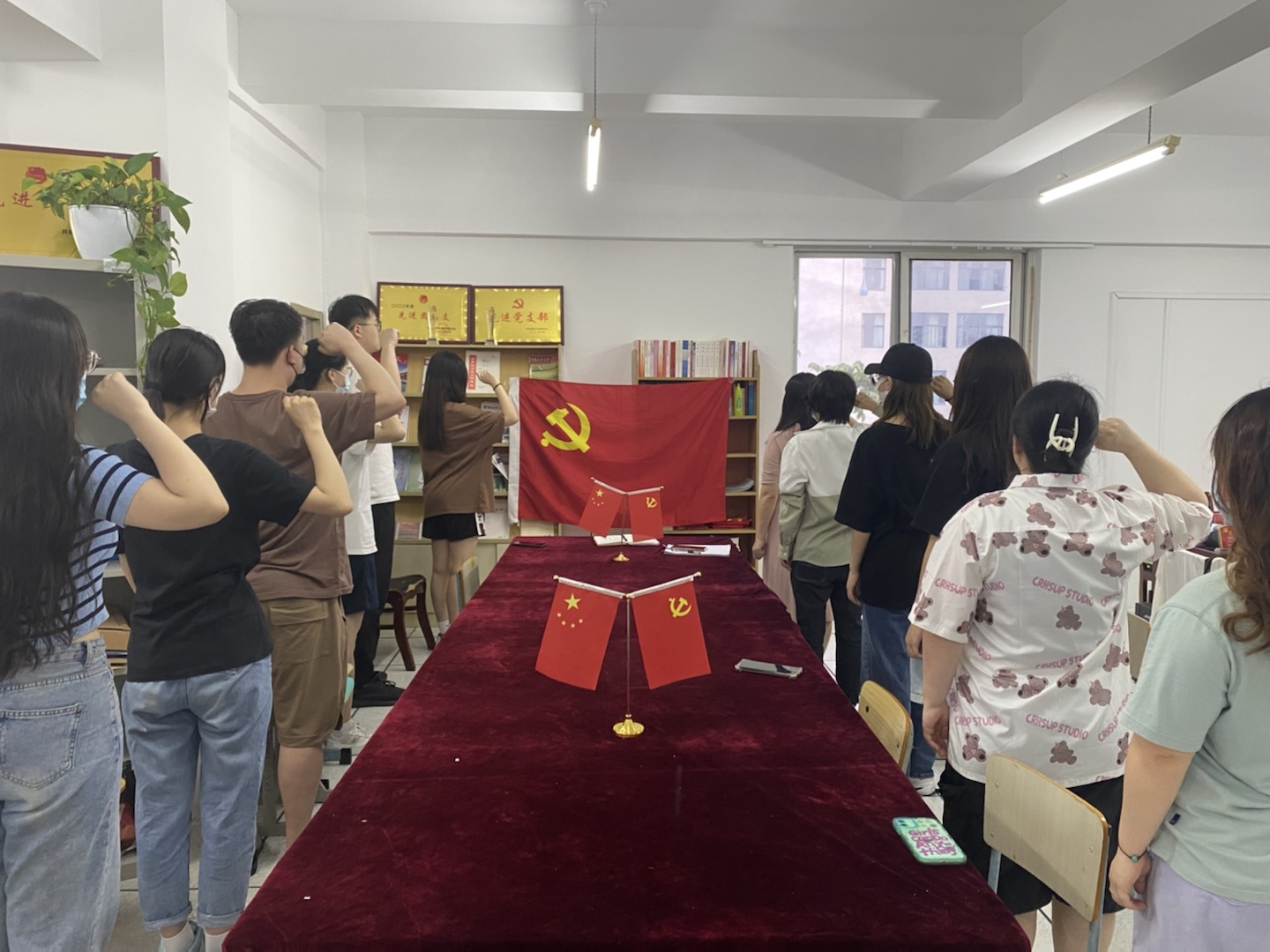 外语学院党总支开展庆七一 “重温入党誓词,永葆初心本色”主题活动 外语学院党总支开展庆七一 “重温入党誓词,永葆初心本色”主题活动