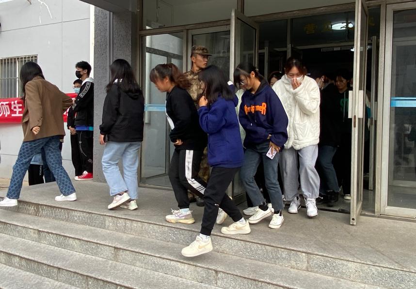 开云电竞网站开展 学生公寓消防安全应急疏散演练 开云电竞网站开展 学生公寓消防安全应急疏散演练