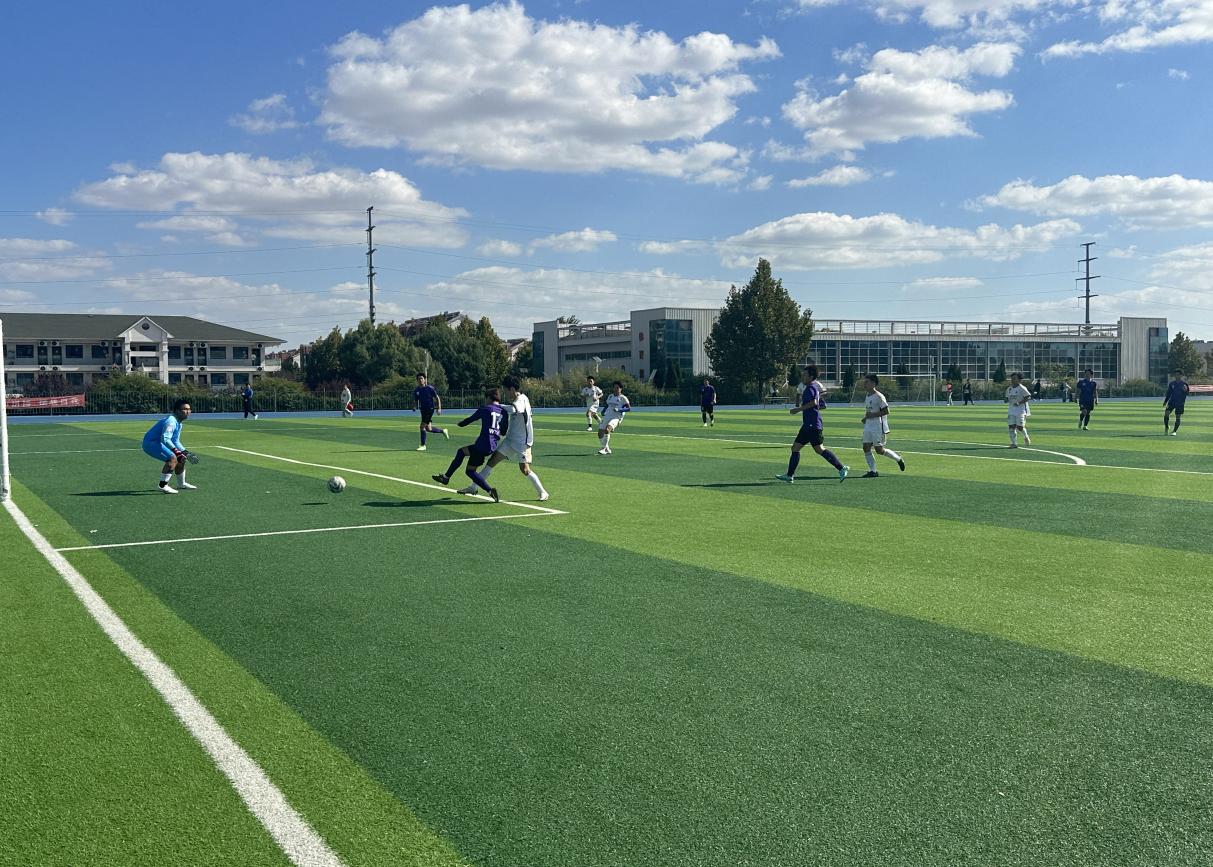 “青春恰似火,扬帆正当时”丨“迎新杯”足球赛:绿茵谢场,来日方长 “青春恰似火,扬帆正当时”丨“迎新杯”足球赛:绿茵谢场,来日方长