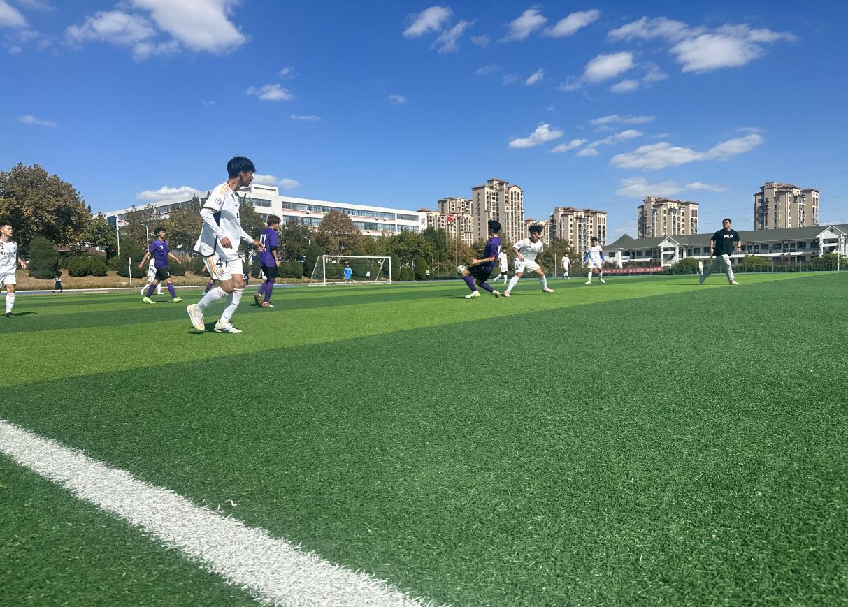 “青春恰似火,扬帆正当时”丨“迎新杯”足球赛:绿茵谢场,来日方长 “青春恰似火,扬帆正当时”丨“迎新杯”足球赛:绿茵谢场,来日方长