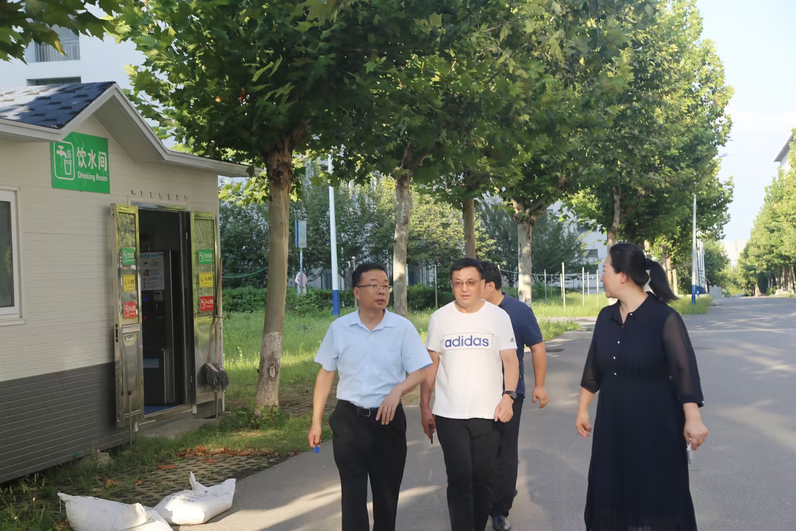 校领导带队对校园基建及维修改造项目进行检查指导 校领导带队对校园基建及维修改造项目进行检查指导