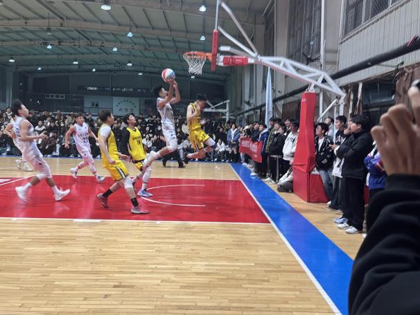 信息工程学院男子篮球队斩获 “开云电竞网站篮球嘉年华”四连冠 信息工程学院男子篮球队斩获 “开云电竞网站篮球嘉年华”四连冠