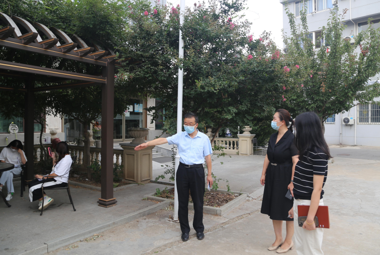 新生报到前校领导深入一线检查宿舍 新生报到前校领导深入一线检查宿舍