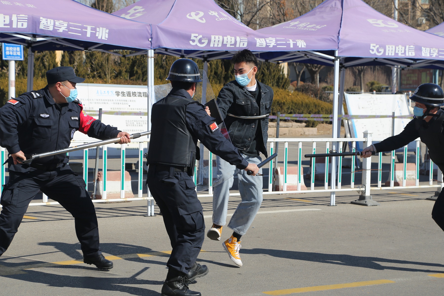 开云电竞网站开展反恐防暴演练 开云电竞网站开展反恐防暴演练