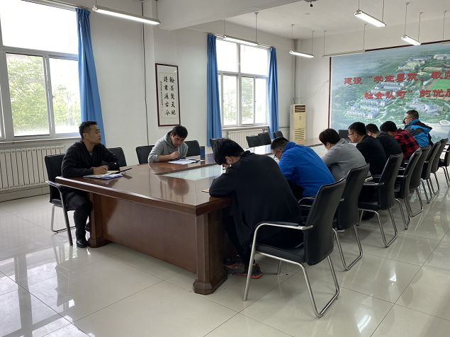 关注热点问题 倾听教师心声 --我校召开教师座谈会 关注热点问题 倾听教师心声 --我校召开教师座谈会