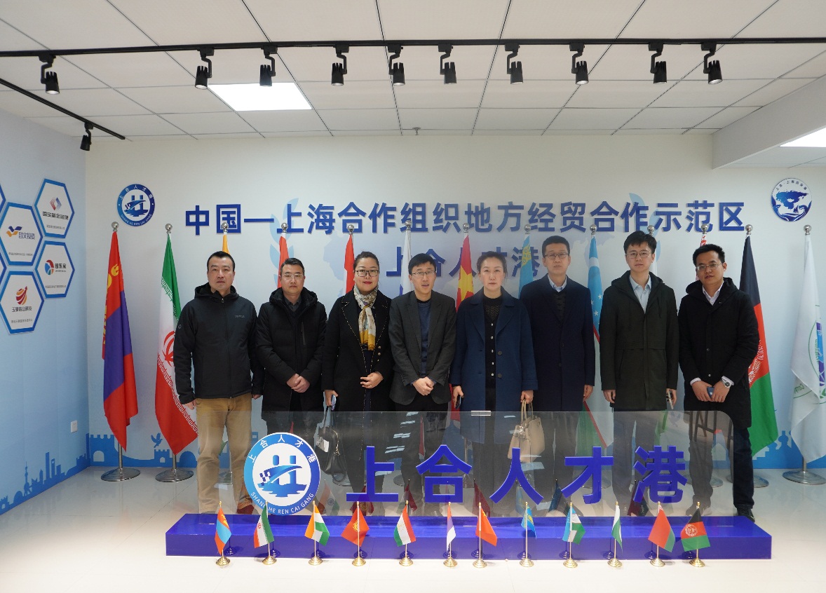 校领导带队赴胧爱集团考察交流 校领导带队赴胧爱集团考察交流