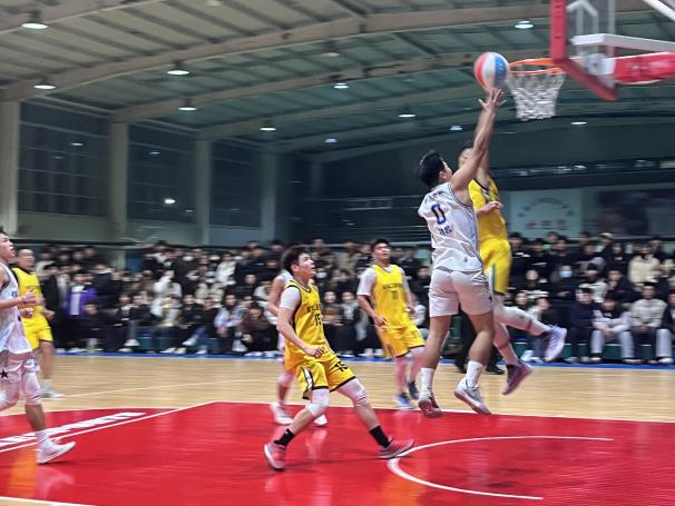 信息工程学院男子篮球队斩获 “开云电竞网站篮球嘉年华”四连冠 信息工程学院男子篮球队斩获 “开云电竞网站篮球嘉年华”四连冠