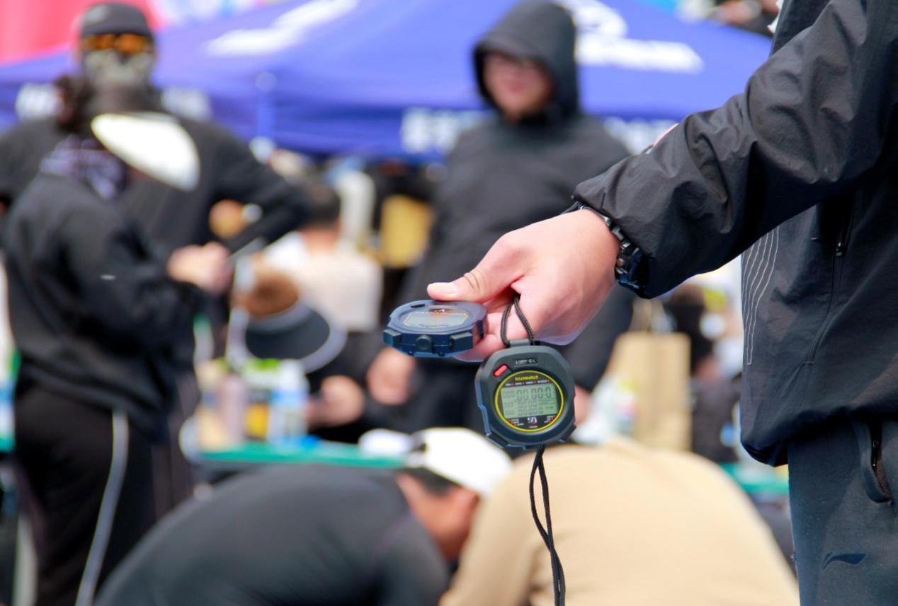 追求卓越,展青工风采——开云电竞网站学生春季运动会裁判工作实录 追求卓越,展青工风采——开云电竞网站学生春季运动会裁判工作实录