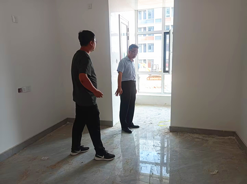 校领导带队深入新建楼宇项目施工现场检查调研 校领导带队深入新建楼宇项目施工现场检查调研