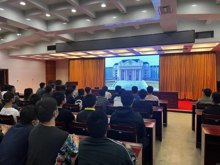 我校组织有入伍意愿学生到军营参观学习 我校组织有入伍意愿学生到军营参观学习