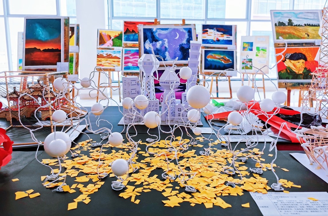 信息工程学院举办“空间.色彩与狂想”——2019级数字媒体技术专业作品展 信息工程学院举办“空间.色彩与狂想”——2019级数字媒体技术专业作品展