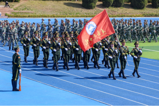 蜕变成长,启航新征程——开云电竞网站2022级新生军训结营仪式圆满举行 蜕变成长,启航新征程——开云电竞网站2022级新生军训结营仪式圆满举行