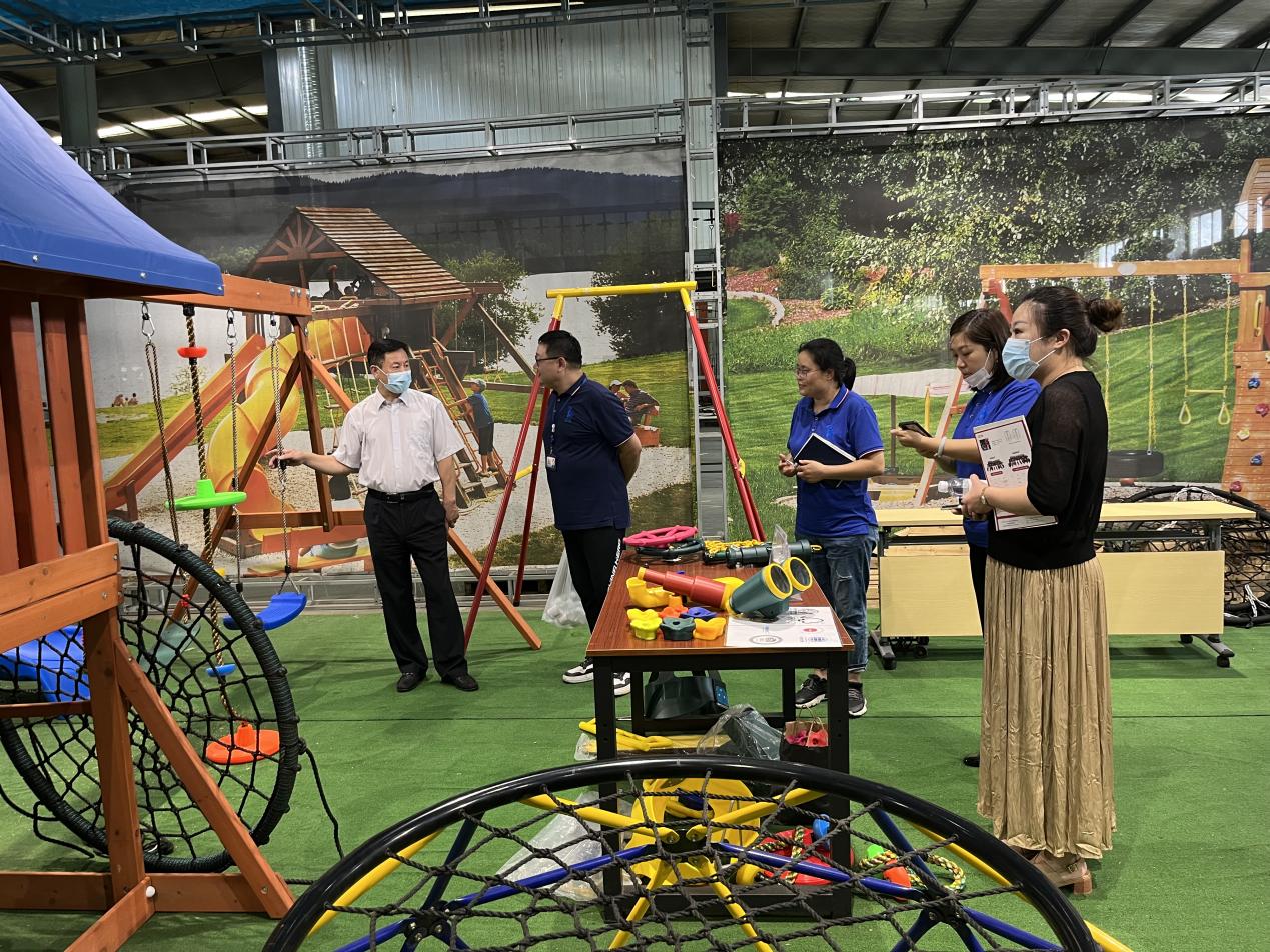 校领导带队走访青岛三山机电科技发展有限公司 校领导带队走访青岛三山机电科技发展有限公司