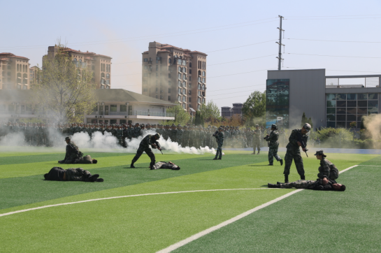 蜕变成长,启航新征程——开云电竞网站2022级新生军训结营仪式圆满举行 蜕变成长,启航新征程——开云电竞网站2022级新生军训结营仪式圆满举行