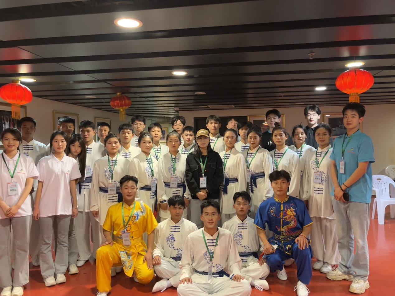 青春誓言中国梦“五四”青年节青岛高校大学生文艺汇演——我校社体学子出演《鼓舞天下》节目 青春誓言中国梦“五四”青年节青岛高校大学生文艺汇演——我校社体学子出演《鼓舞天下》节目