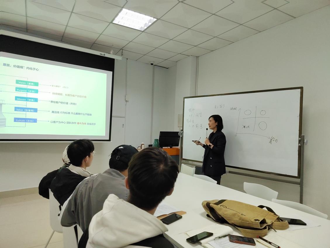 企业导师走进实训课堂——经济管理学院《人力资源管理岗位综合实训》专题课程 企业导师走进实训课堂——经济管理学院《人力资源管理岗位综合实训》专题课程