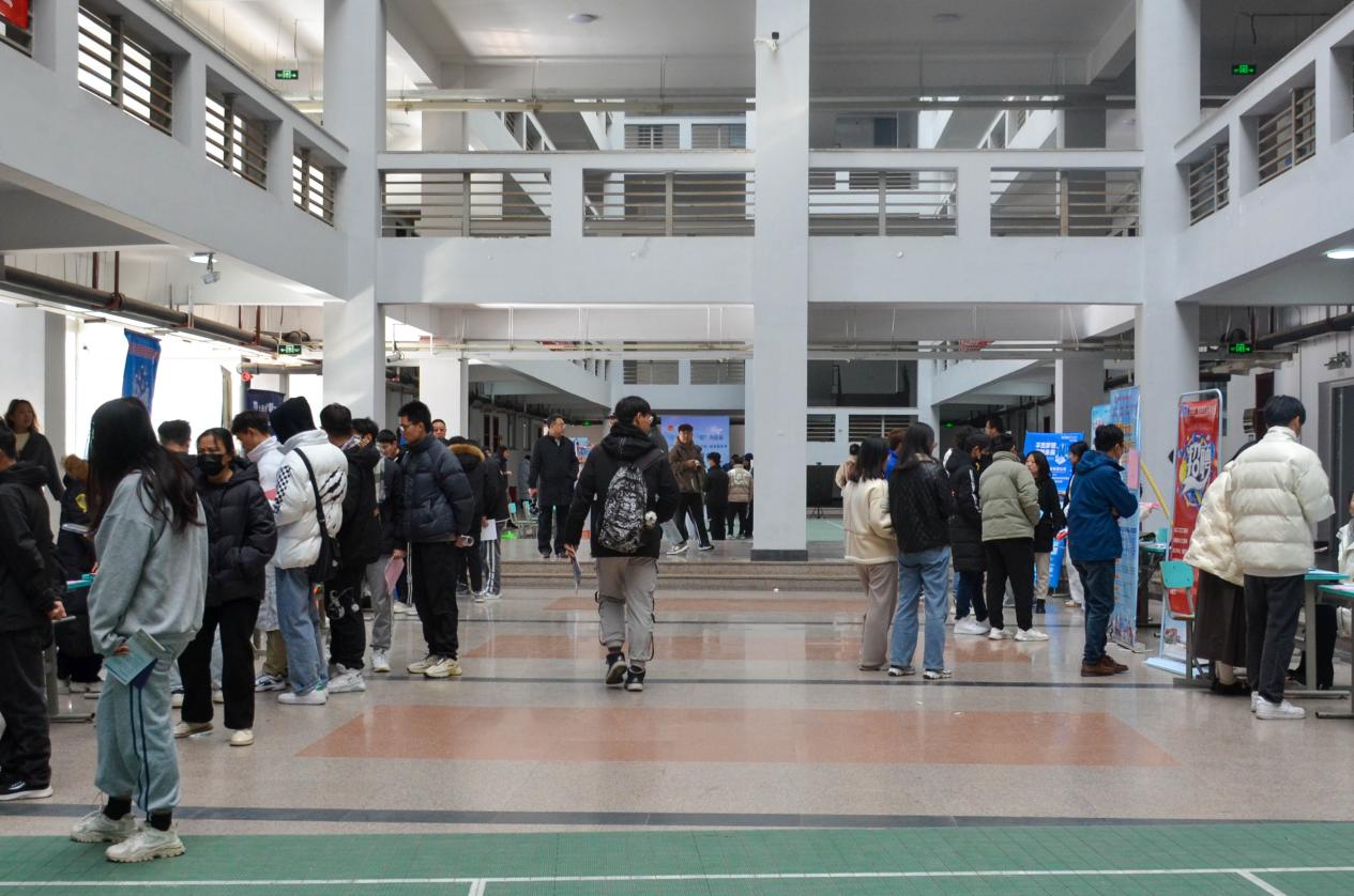 筑梦青春·职引未来——我校成功举办 2024届毕业生即墨区秋季专场校园招聘会 筑梦青春·职引未来——我校成功举办 2024届毕业生即墨区秋季专场校园招聘会