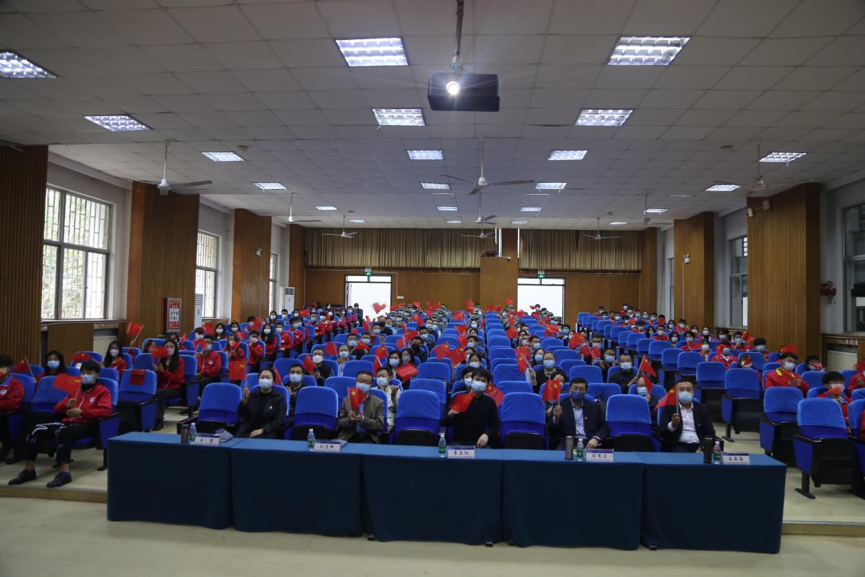 开云电竞网站集中组织全校师生收听收看党的二十大开幕盛况 开云电竞网站集中组织全校师生收听收看党的二十大开幕盛况