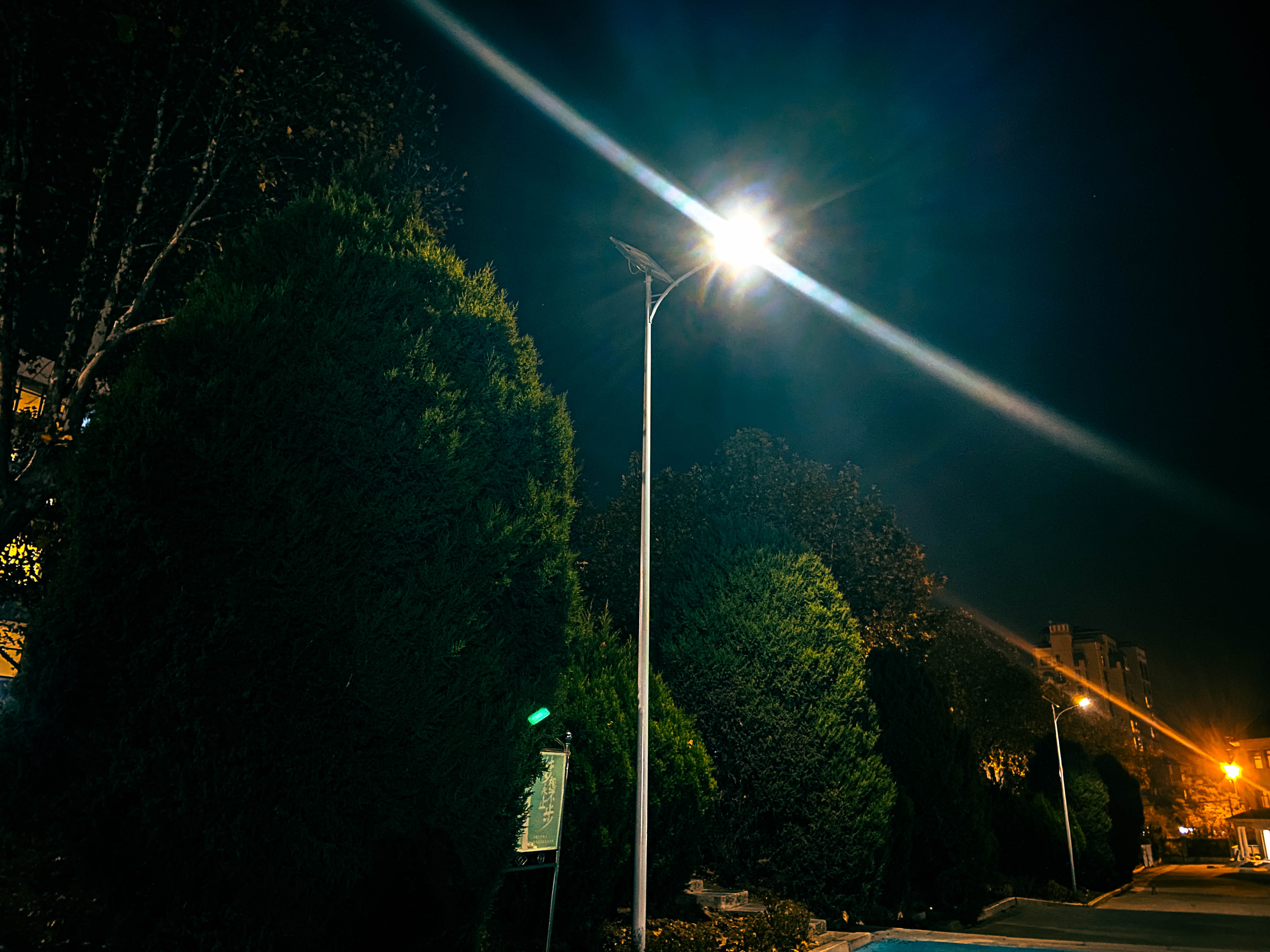 校园亮化 夜色如画——后勤服务中心开展校园亮化工程 校园亮化 夜色如画——后勤服务中心开展校园亮化工程