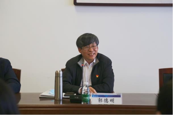 学校党委理论学习中心组专题学习党的二十大报告精神 学校党委理论学习中心组专题学习党的二十大报告精神