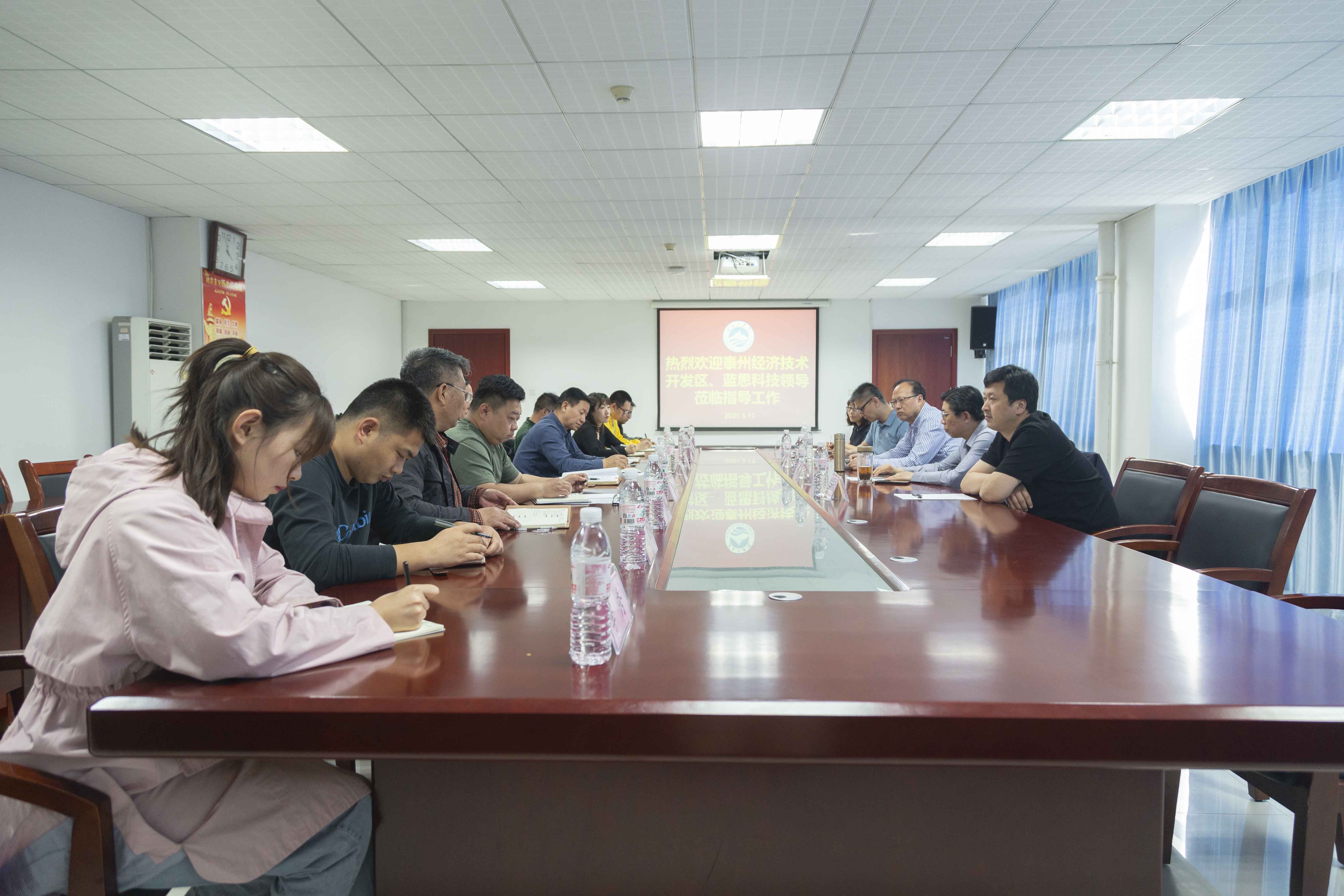 我校与泰州经济开发区洽谈产教融合项目 我校与泰州经济开发区洽谈产教融合项目