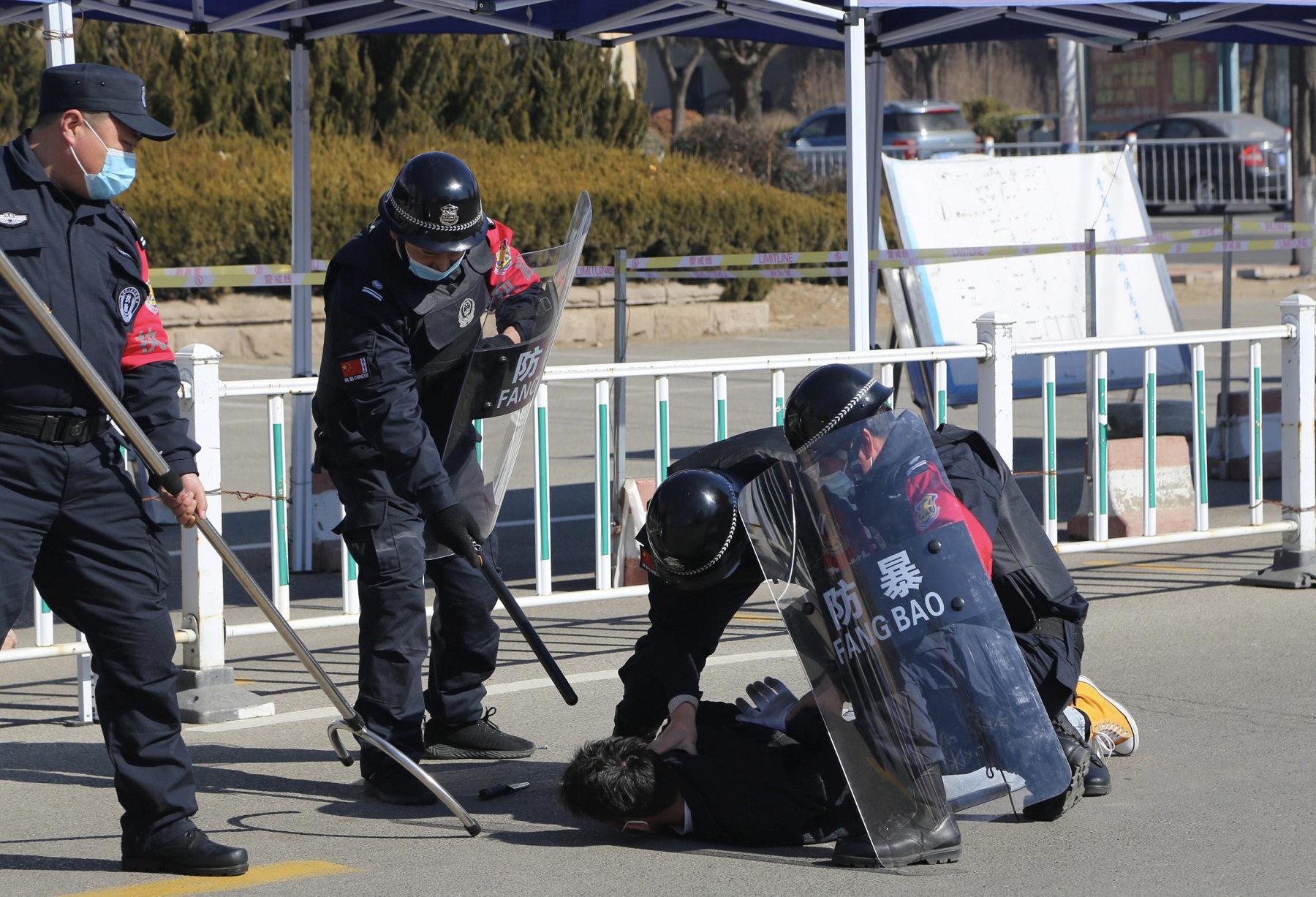 开云电竞网站开展反恐防暴演练 开云电竞网站开展反恐防暴演练