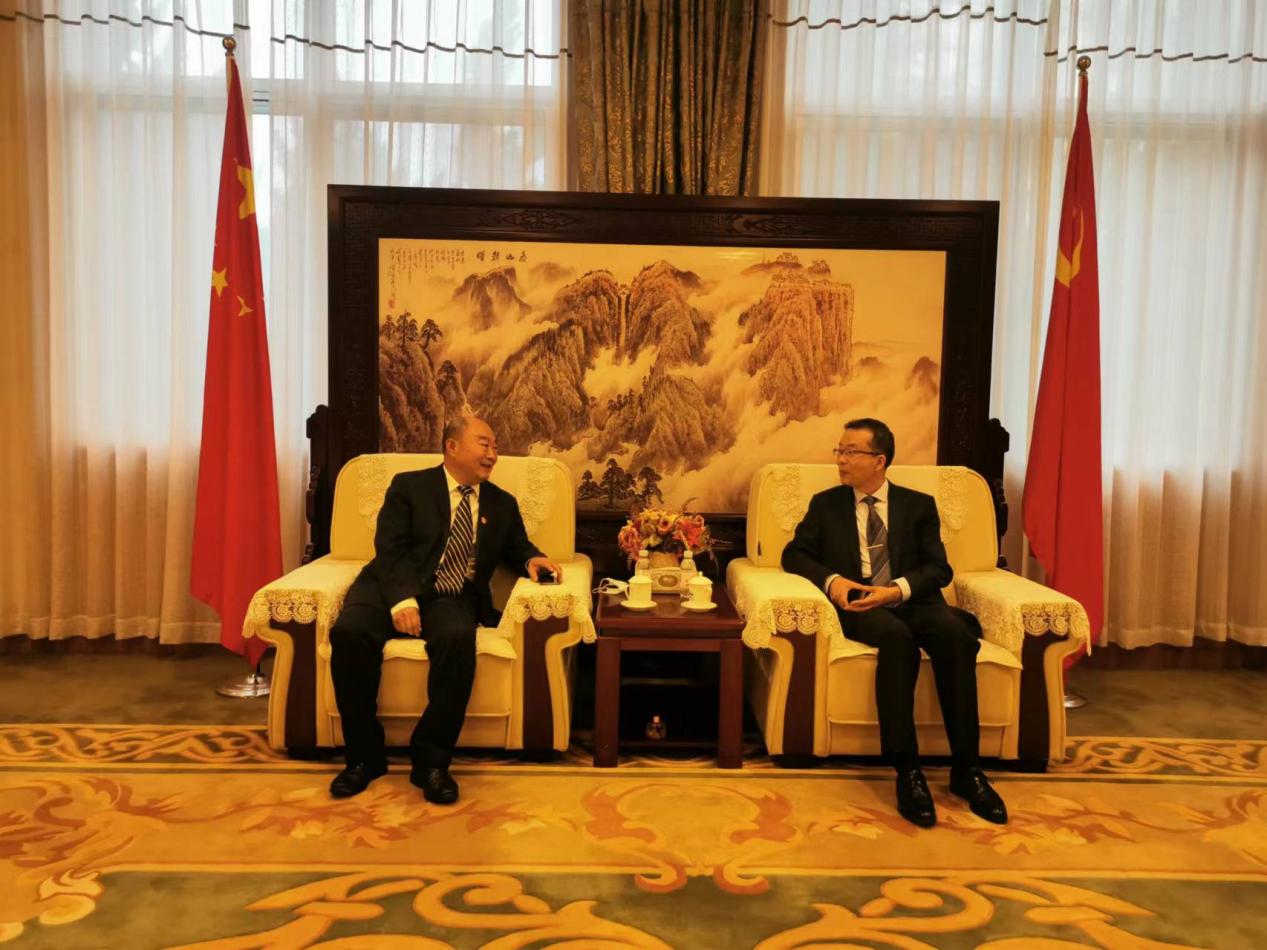 我校与中国(山东)自由贸易试验区青岛自贸片区管委签署人才产教融合战略合作协议 我校与中国(山东)自由贸易试验区青岛自贸片区管委签署人才产教融合战略合作协议