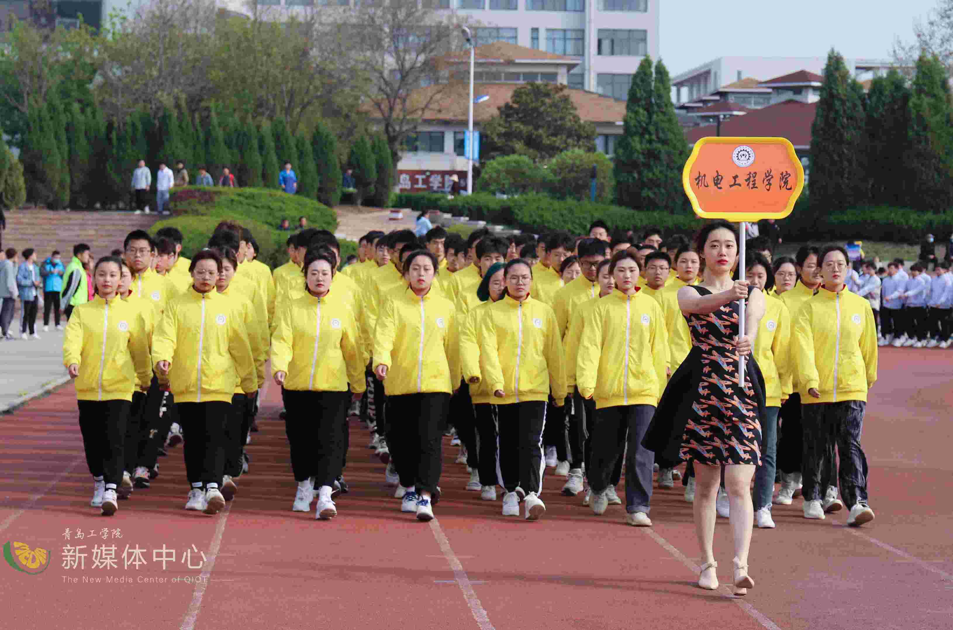 追随“红色印记”!开云电竞网站2021年春季田径运动会开幕 追随“红色印记”!开云电竞网站2021年春季田径运动会开幕