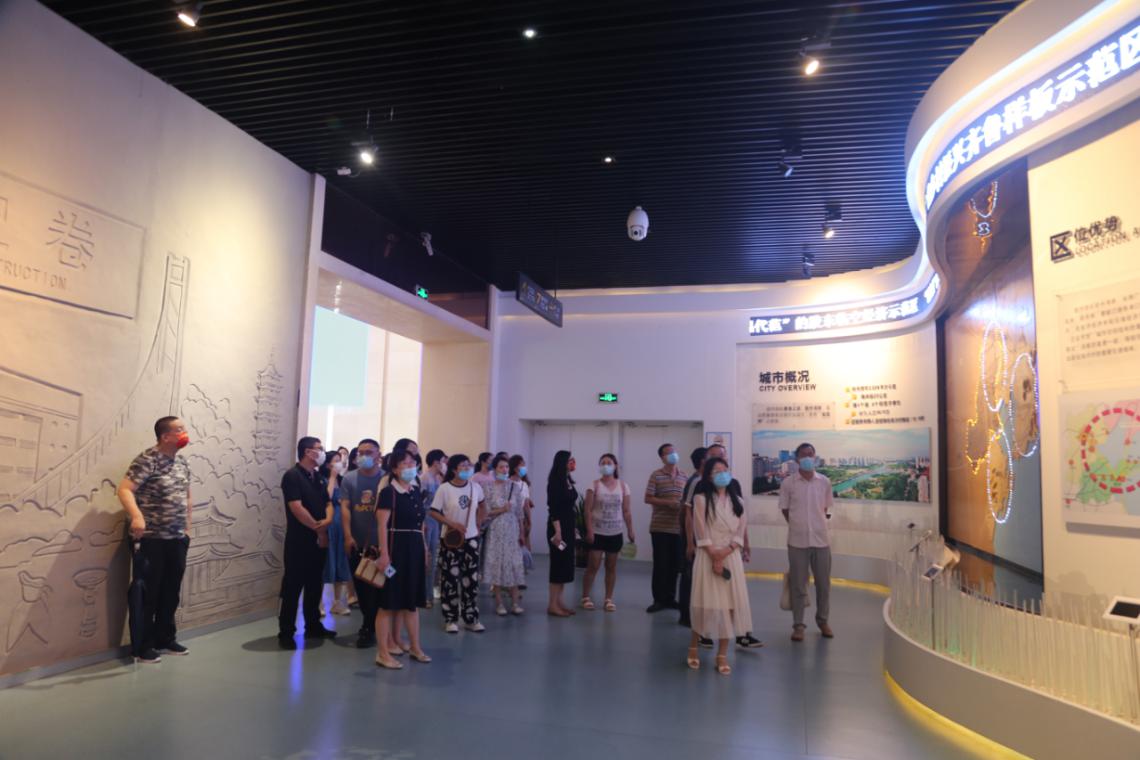 开云电竞网站组织全体教师参观胶州市规划馆 开云电竞网站组织全体教师参观胶州市规划馆