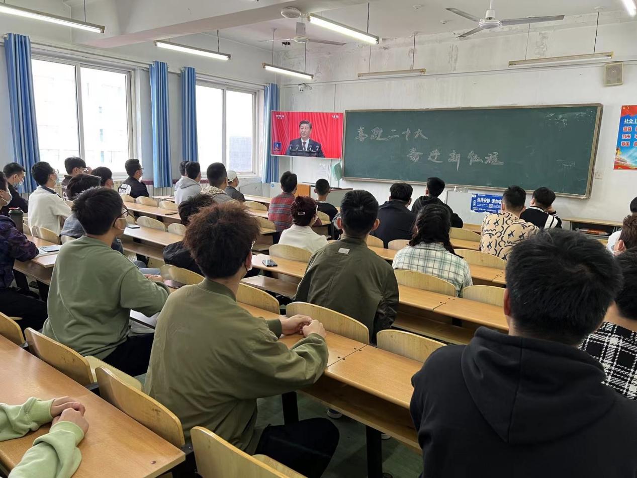 开云电竞网站集中组织全校师生收听收看党的二十大开幕盛况 开云电竞网站集中组织全校师生收听收看党的二十大开幕盛况