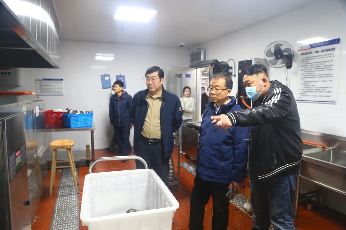 校领导带队开展校园安全隐患排查工作 校领导带队开展校园安全隐患排查工作