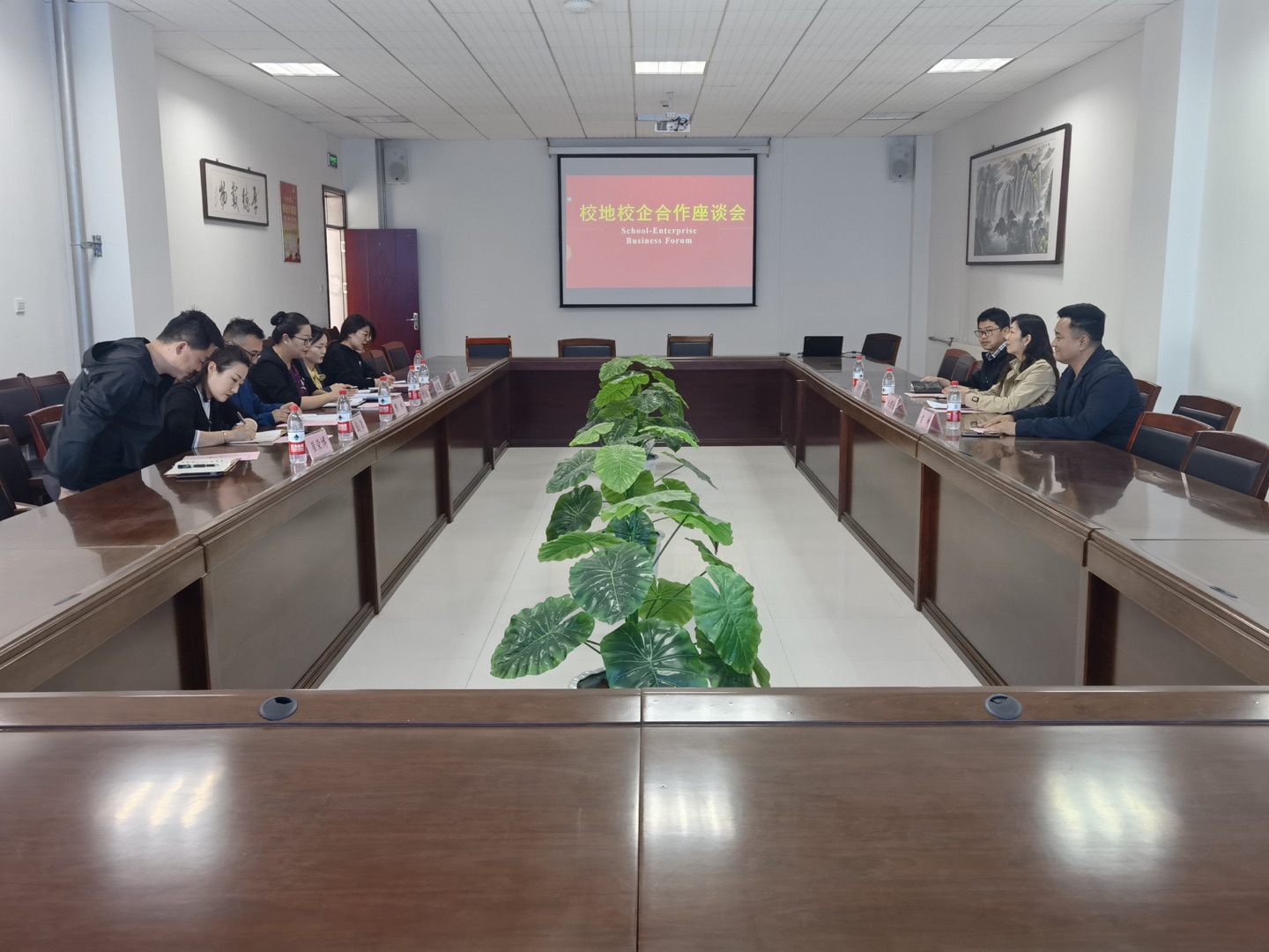 推动跨境电商产业学院建设校政企三方合作谋共赢 推动跨境电商产业学院建设校政企三方合作谋共赢