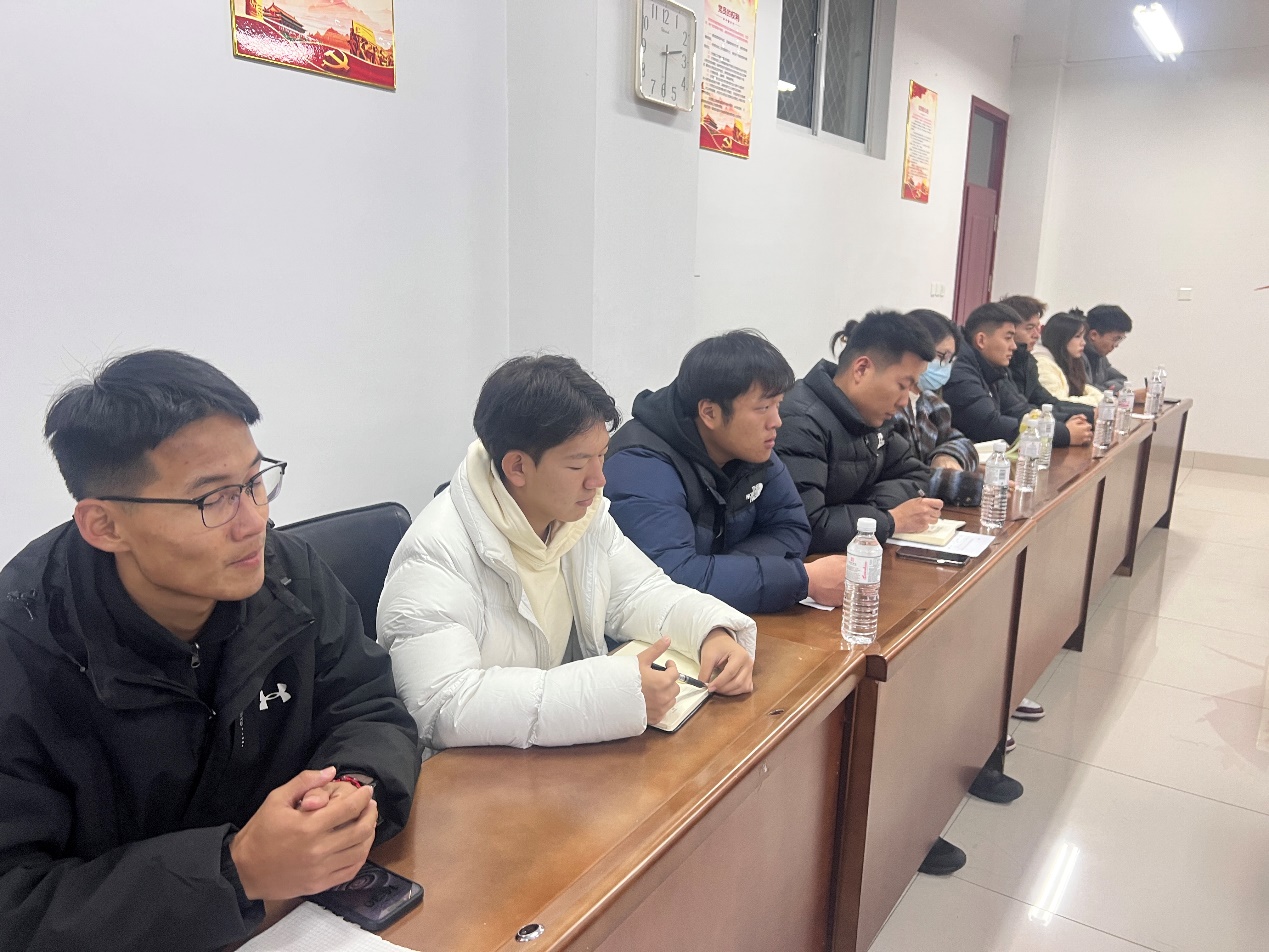 我校召开学生代表座谈会 我校召开学生代表座谈会