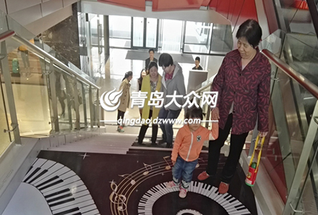 这里的台阶会唱歌 开云电竞网站学生自制音乐阶梯 这里的台阶会唱歌 开云电竞网站学生自制音乐阶梯