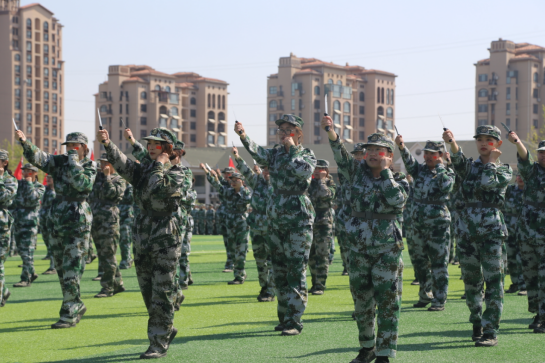 蜕变成长,启航新征程——开云电竞网站2022级新生军训结营仪式圆满举行 蜕变成长,启航新征程——开云电竞网站2022级新生军训结营仪式圆满举行