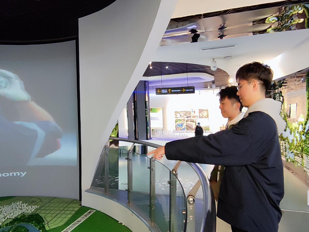 信息工程学院组织学生党支部成员参观胶州市规划展览馆 信息工程学院组织学生党支部成员参观胶州市规划展览馆