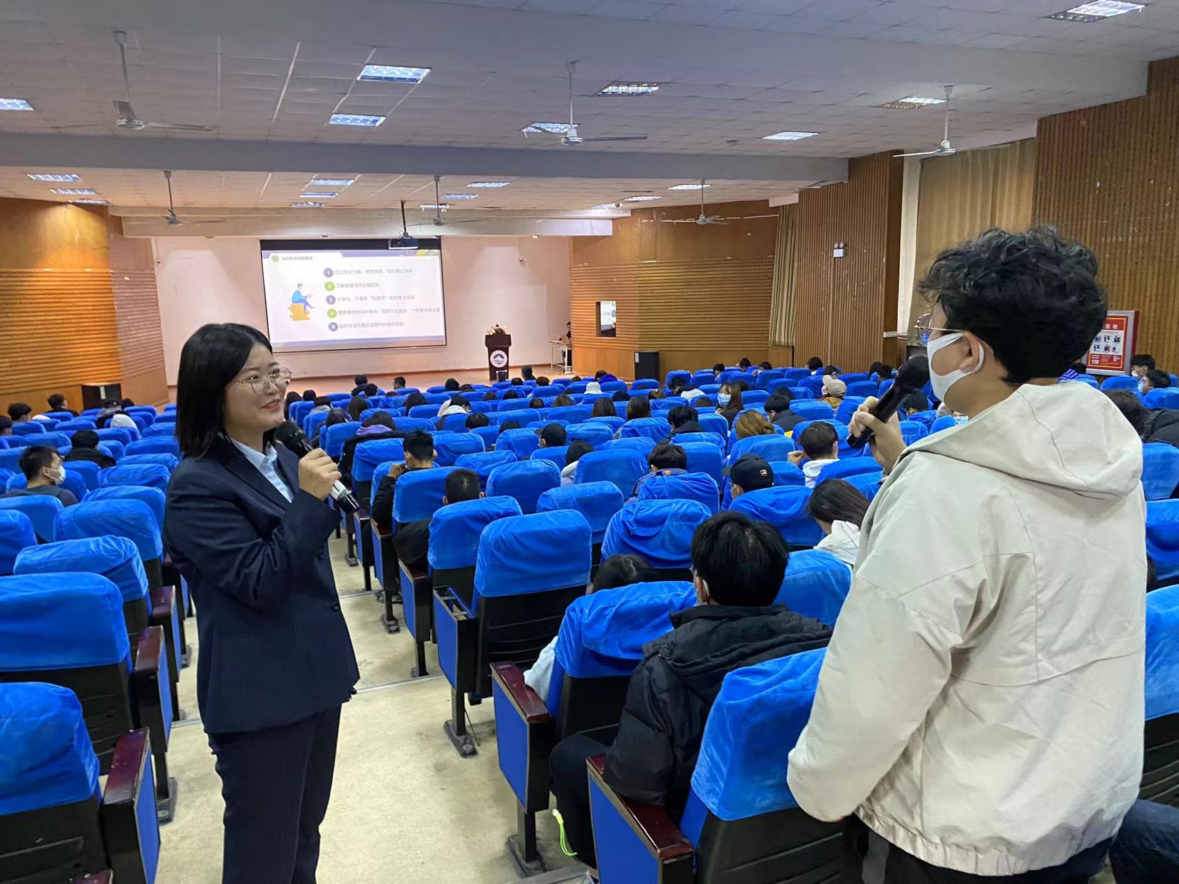 我校举办金融知识进校园专题讲座 我校举办金融知识进校园专题讲座