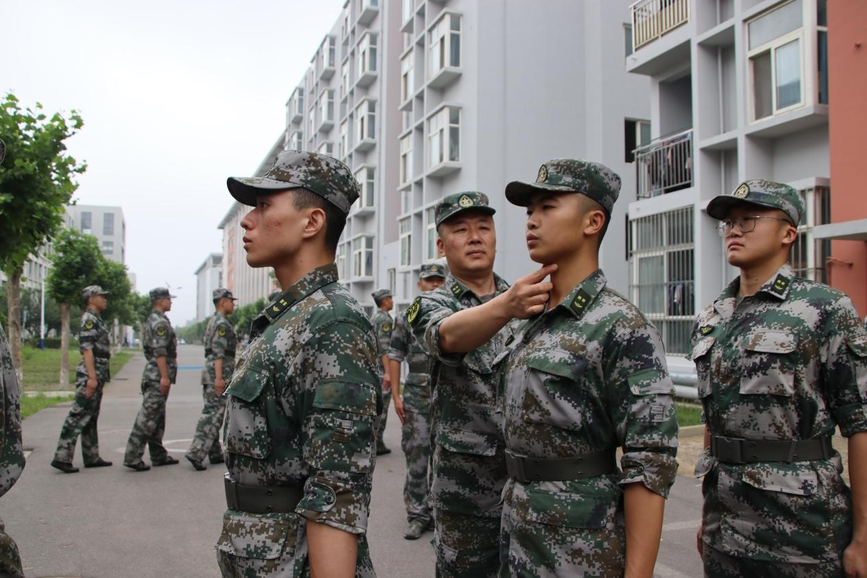 开云电竞网站兄弟连完成“单个军人队列动作”强化训练 开云电竞网站兄弟连完成“单个军人队列动作”强化训练