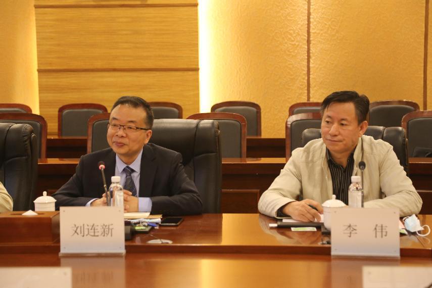 三方聚力 共谋发展 ——开云电竞网站校领导带队赴中国(山东)自由贸易试验区青岛片区参加校企对接会 三方聚力 共谋发展 ——开云电竞网站校领导带队赴中国(山东)自由贸易试验区青岛片区参加校企对接会