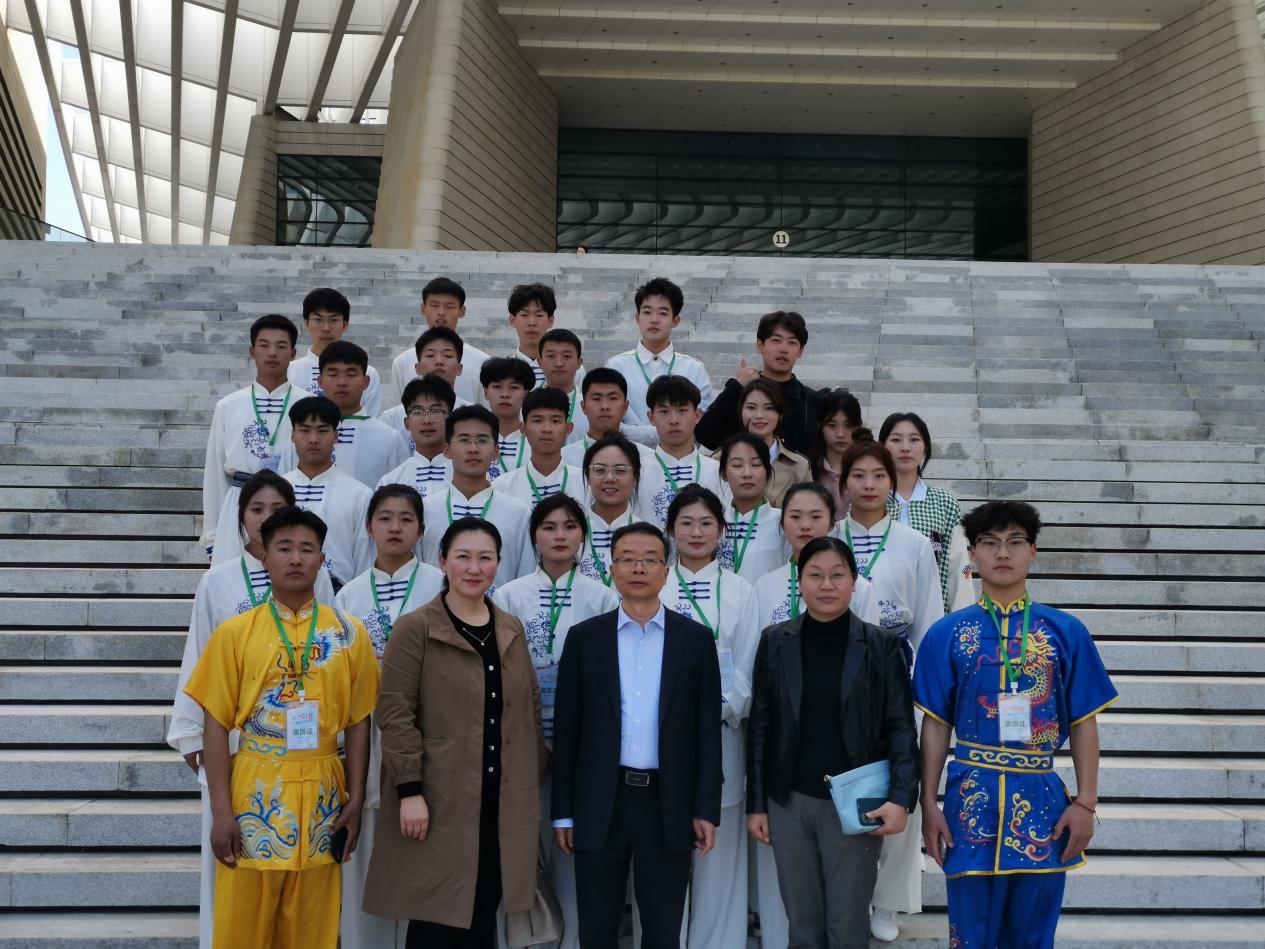 青春誓言中国梦“五四”青年节青岛高校大学生文艺汇演——我校社体学子出演《鼓舞天下》节目 青春誓言中国梦“五四”青年节青岛高校大学生文艺汇演——我校社体学子出演《鼓舞天下》节目