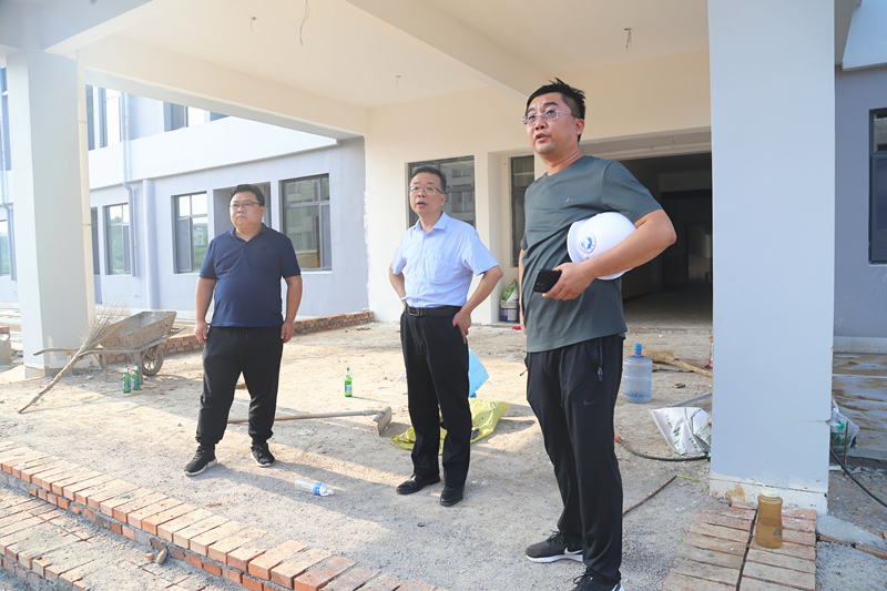 校领导带队深入新建楼宇项目施工现场检查调研 校领导带队深入新建楼宇项目施工现场检查调研