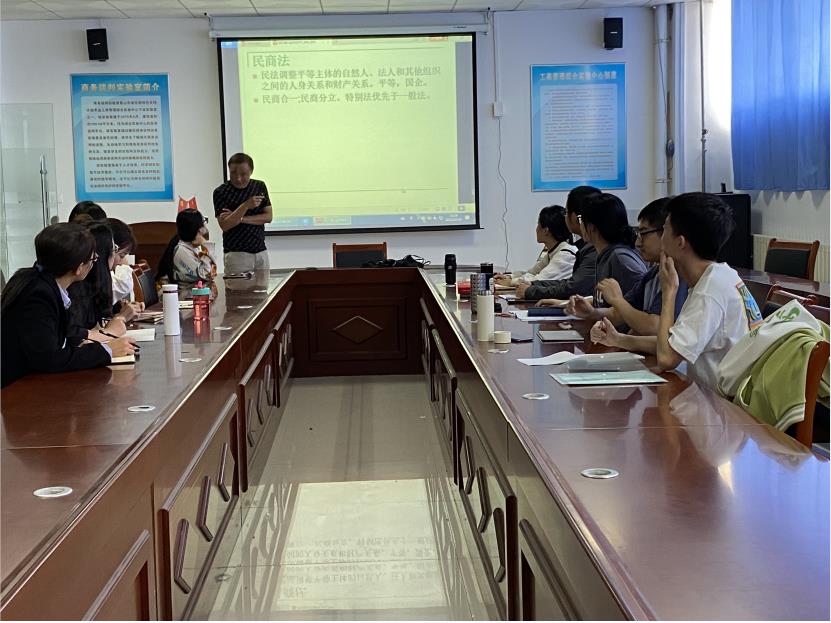 知法于心,“典”亮生活 ----刘华义教授举办专题学术讲座 知法于心,“典”亮生活 ----刘华义教授举办专题学术讲座