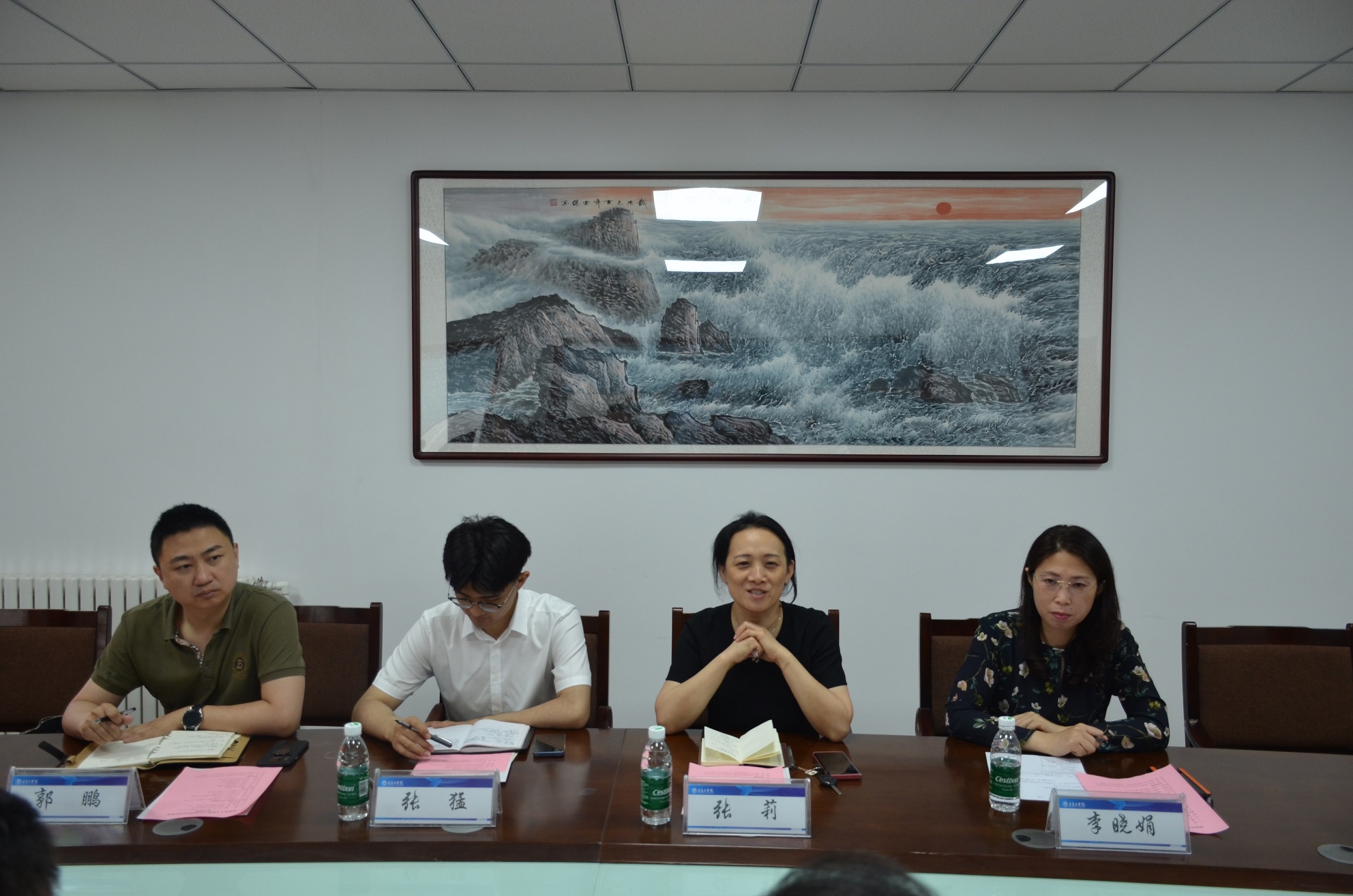 胶州市人力资源与社会保障局张莉主任一行到校调研 胶州市人力资源与社会保障局张莉主任一行到校调研