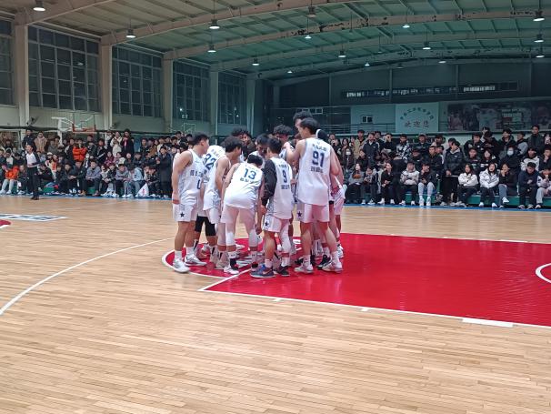 信息工程学院男子篮球队斩获 “开云电竞网站篮球嘉年华”四连冠 信息工程学院男子篮球队斩获 “开云电竞网站篮球嘉年华”四连冠