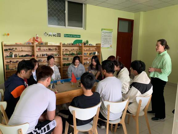 让心灵沐浴阳光——向阳花心理工作室团体沙盘游戏活动顺利进行 让心灵沐浴阳光——向阳花心理工作室团体沙盘游戏活动顺利进行