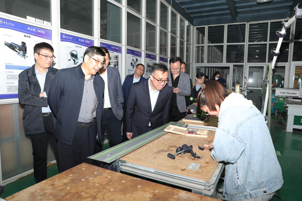 我校党委书记周有波一行至齐鲁工业大学调研交流 我校党委书记周有波一行至齐鲁工业大学调研交流