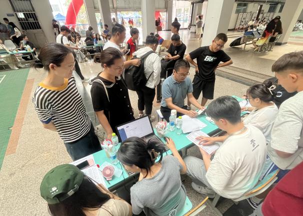 我为同学做实事 | 你好,“信”同学! 我为同学做实事 | 你好,“信”同学!