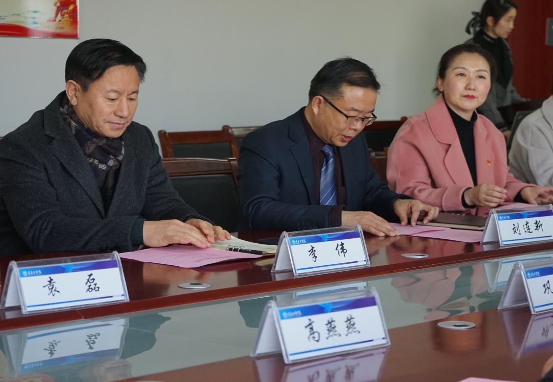 校企合作共谋发展——建筑工程学院举行产学研合作签约仪式 校企合作共谋发展——建筑工程学院举行产学研合作签约仪式